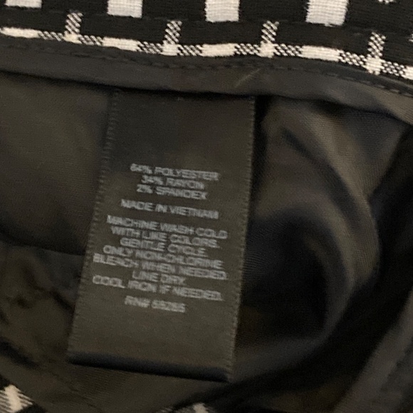 FULL OUTFIT -- Pants with Sleeveless Top and Earrings - Picture 12 of 14